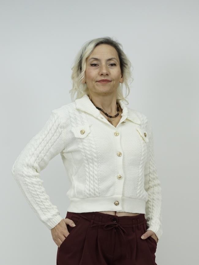 polo yaka beyaz hırka 