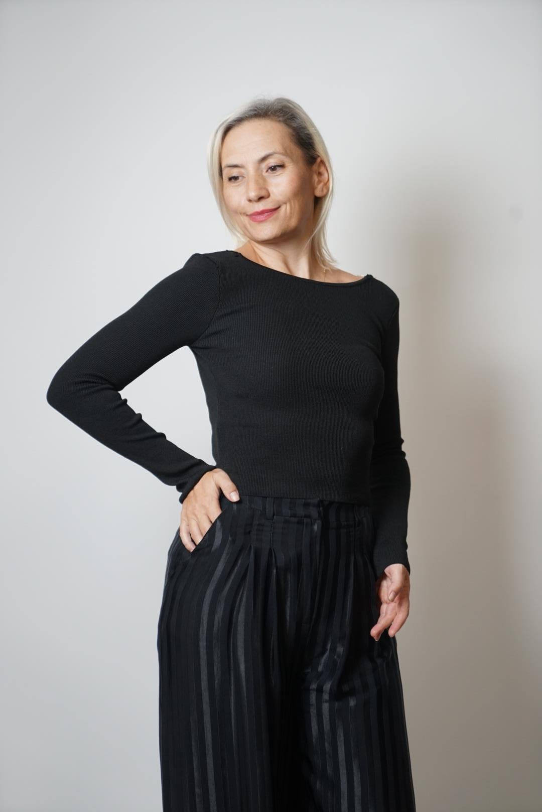 sırt taş detaylı kazak