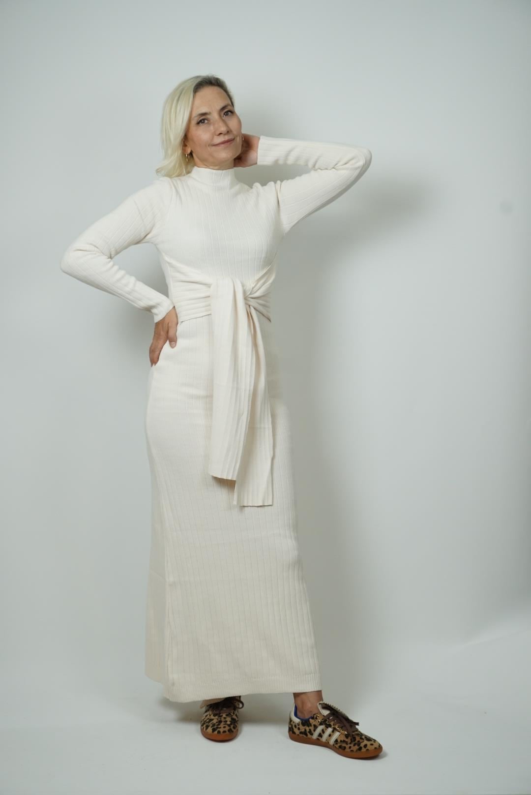 triko bağcıklı elbise