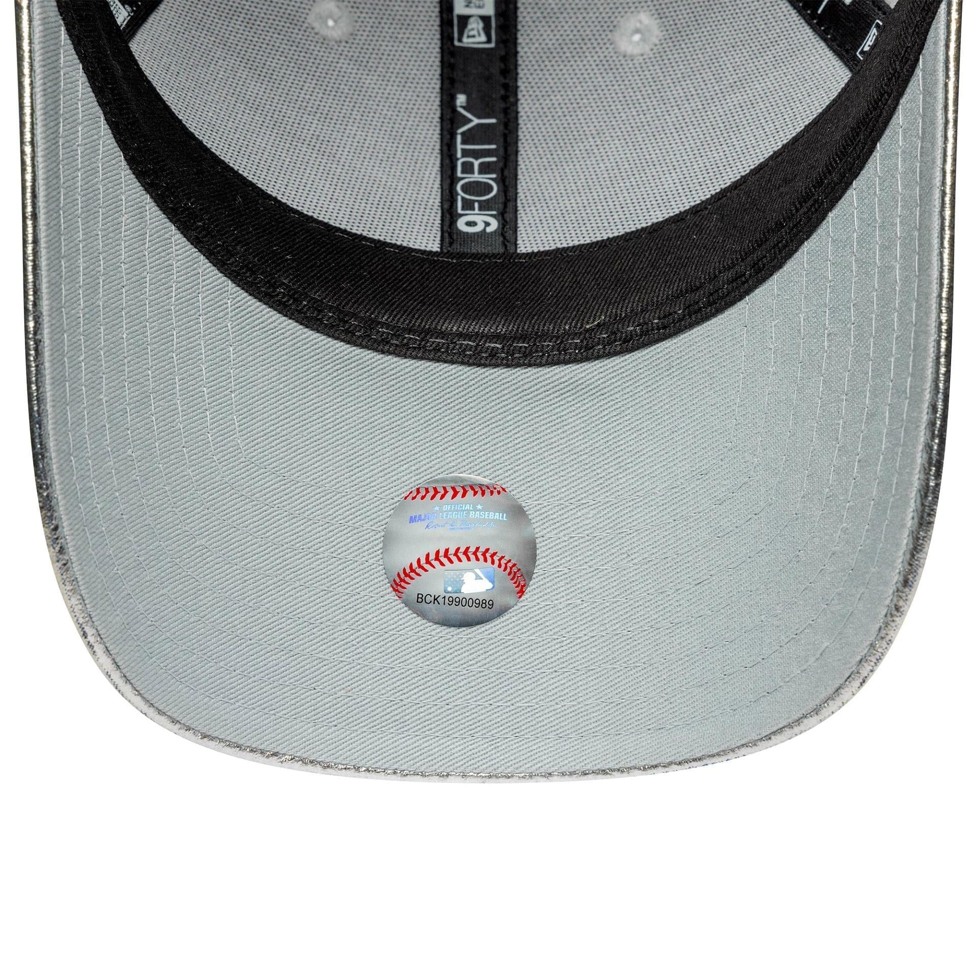 New Era Yankees Womens MLB Metallic Silver 9FORTY Ayarlanabilir Şapka