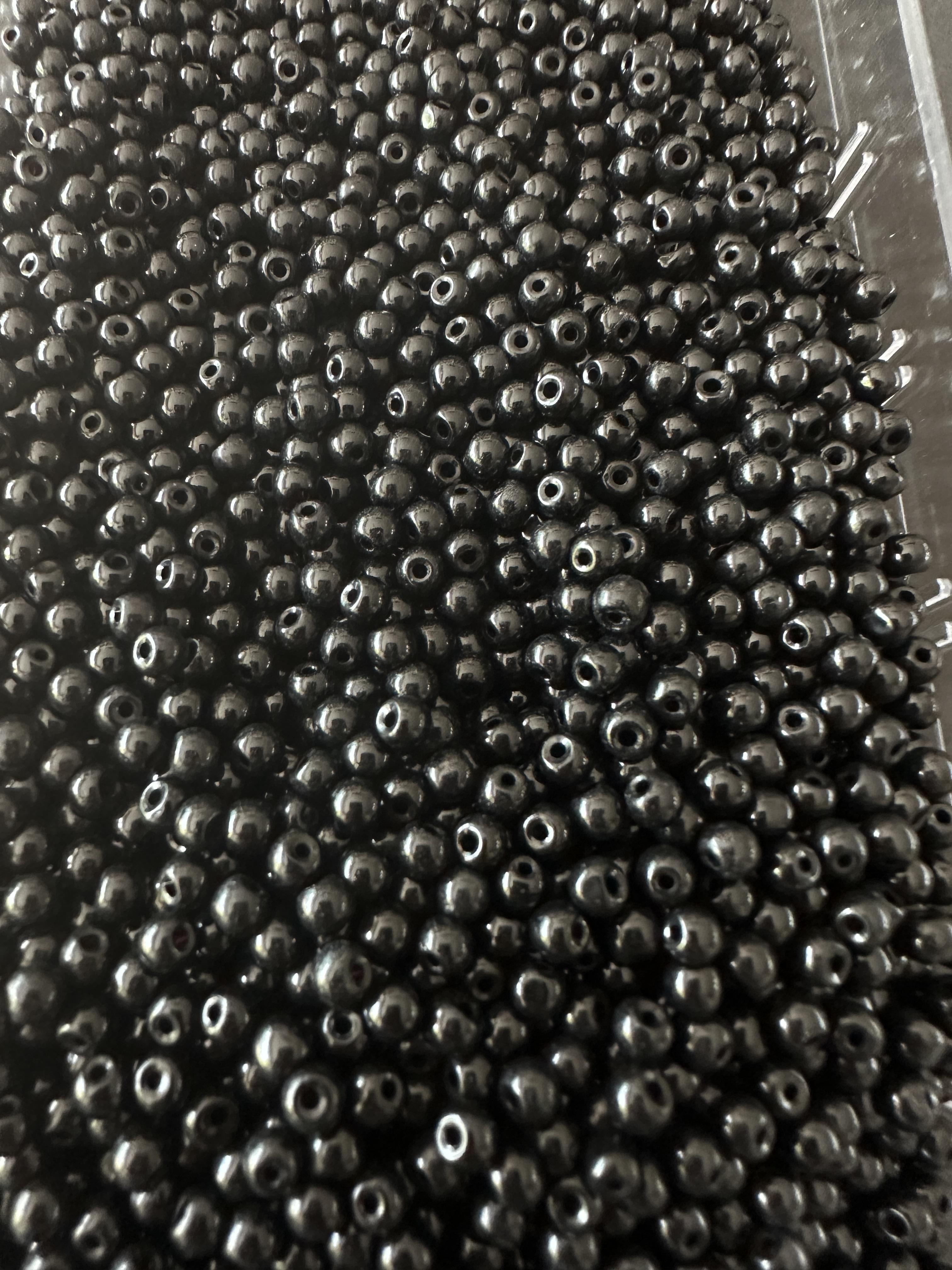 Siyah renk Cam inci boncuk 4 mm (100 gram)