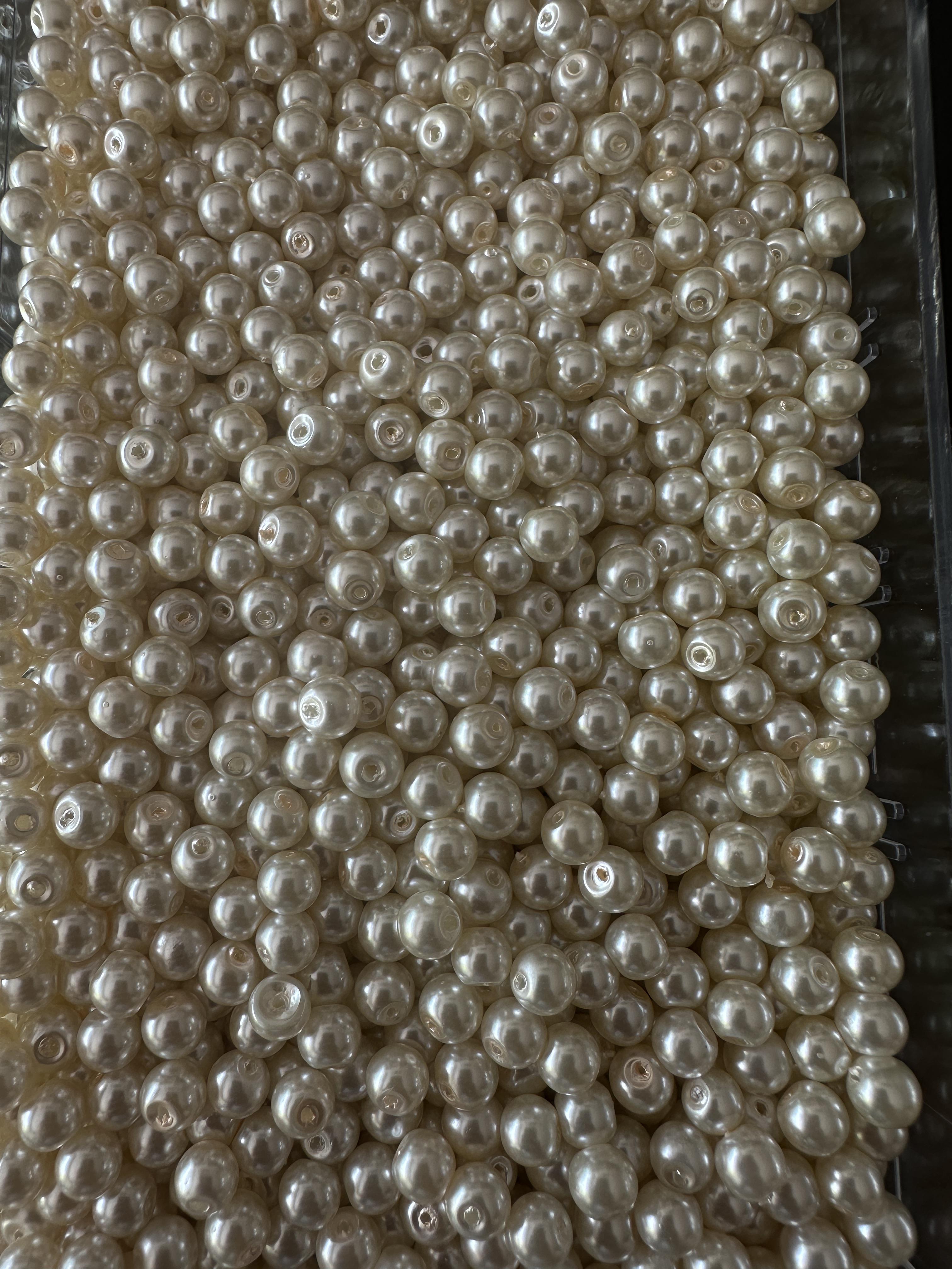 Krem  renk Cam inci boncuk 6 mm (50 gram)