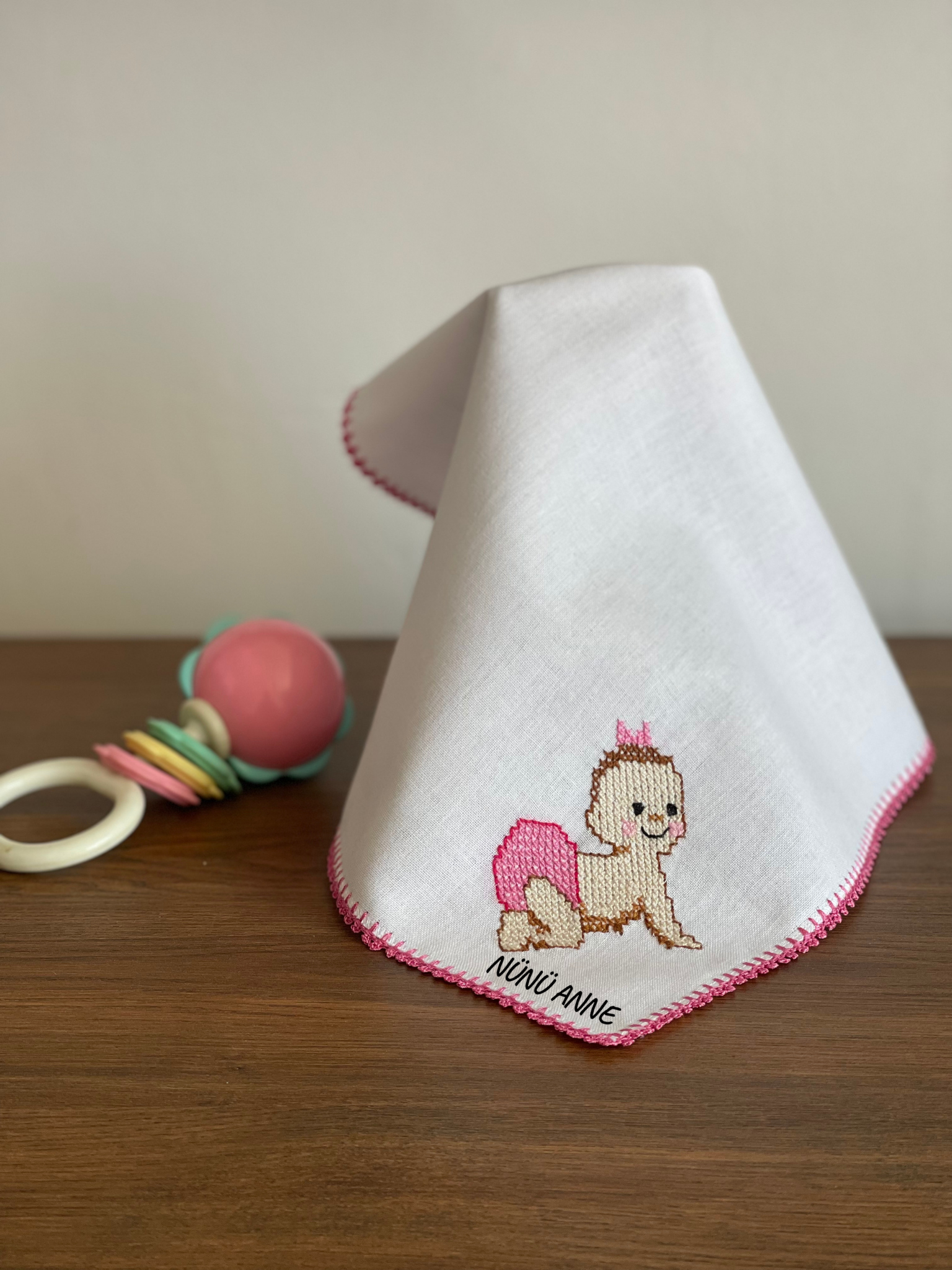 Emekleyen Kız Bebek