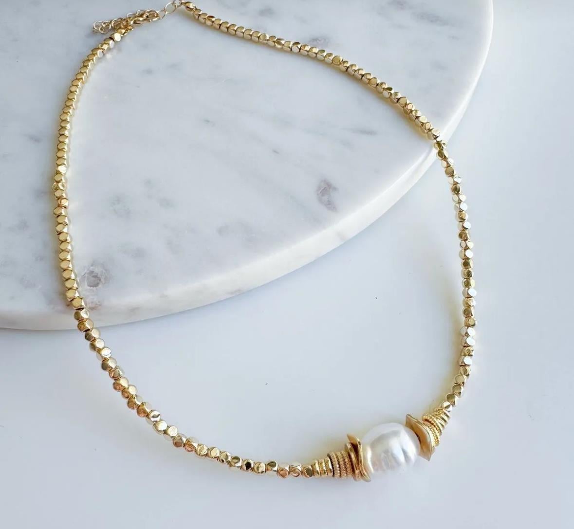 İnci Kare Gold Boncuk Kolye