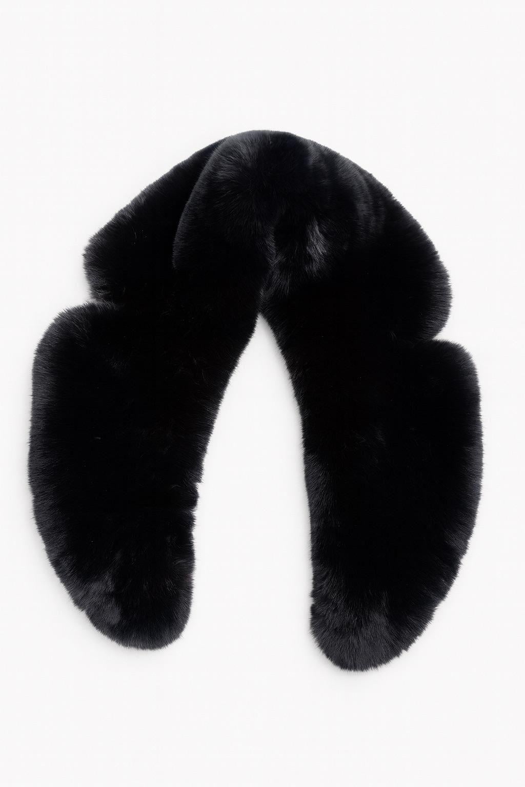 Peluş Yaka