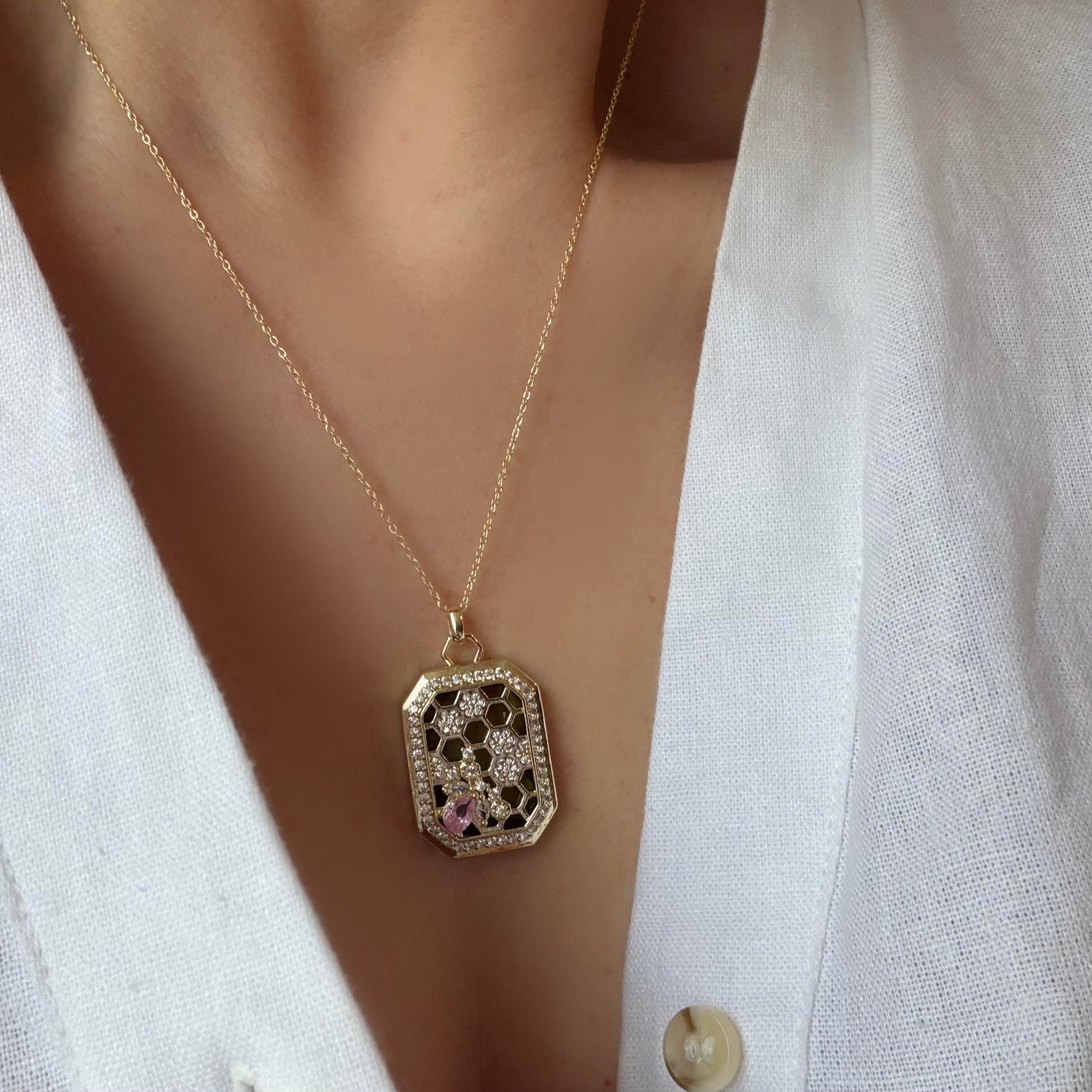 Çelik Arılı  Kolye