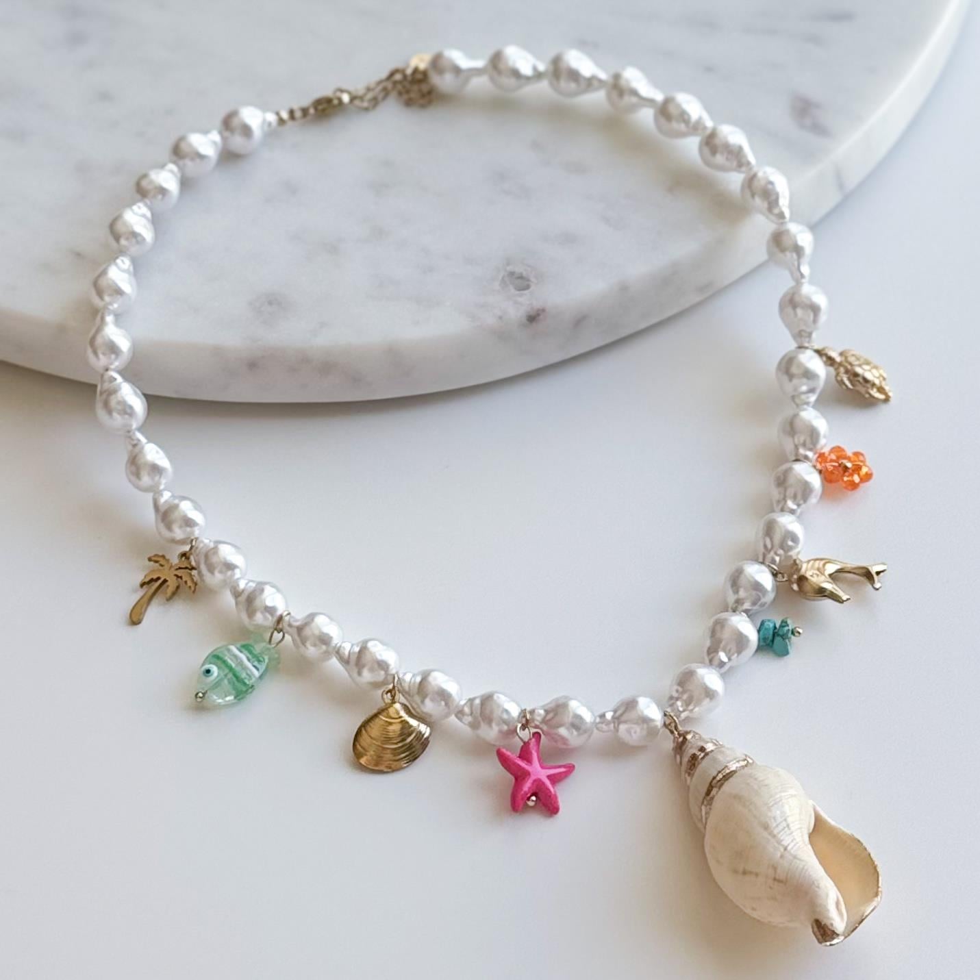 Çelik Charmlı İnci Boncuk Kolye