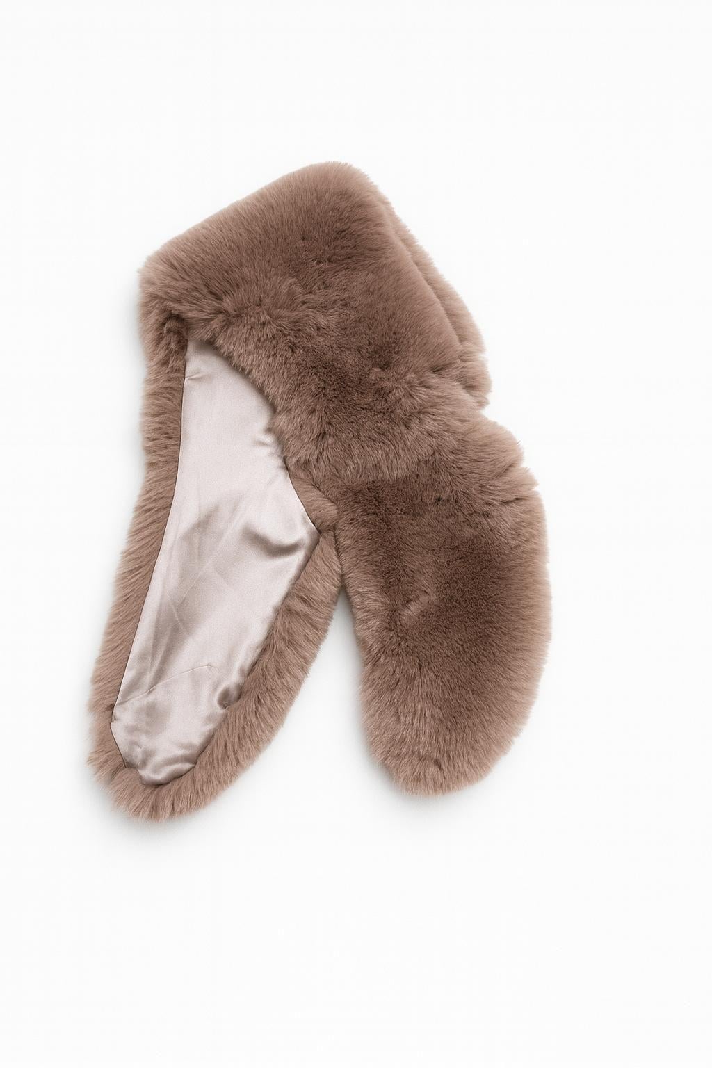 Peluş Yaka