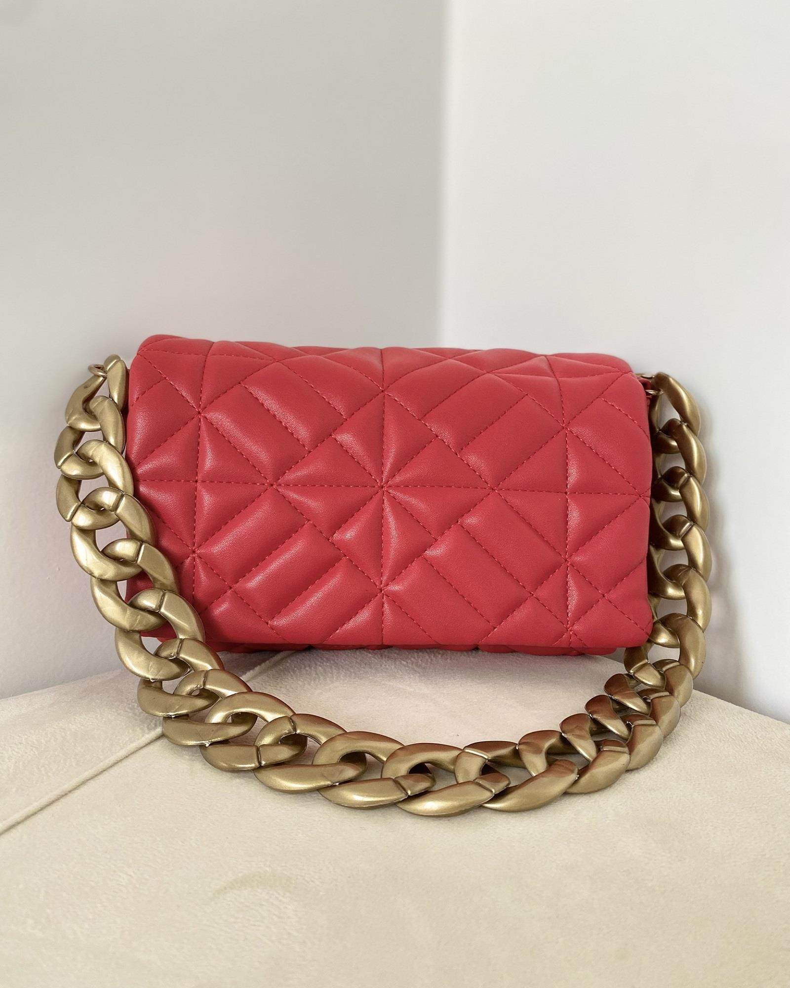 Zincirli Kapitone Çanta Kırmızı