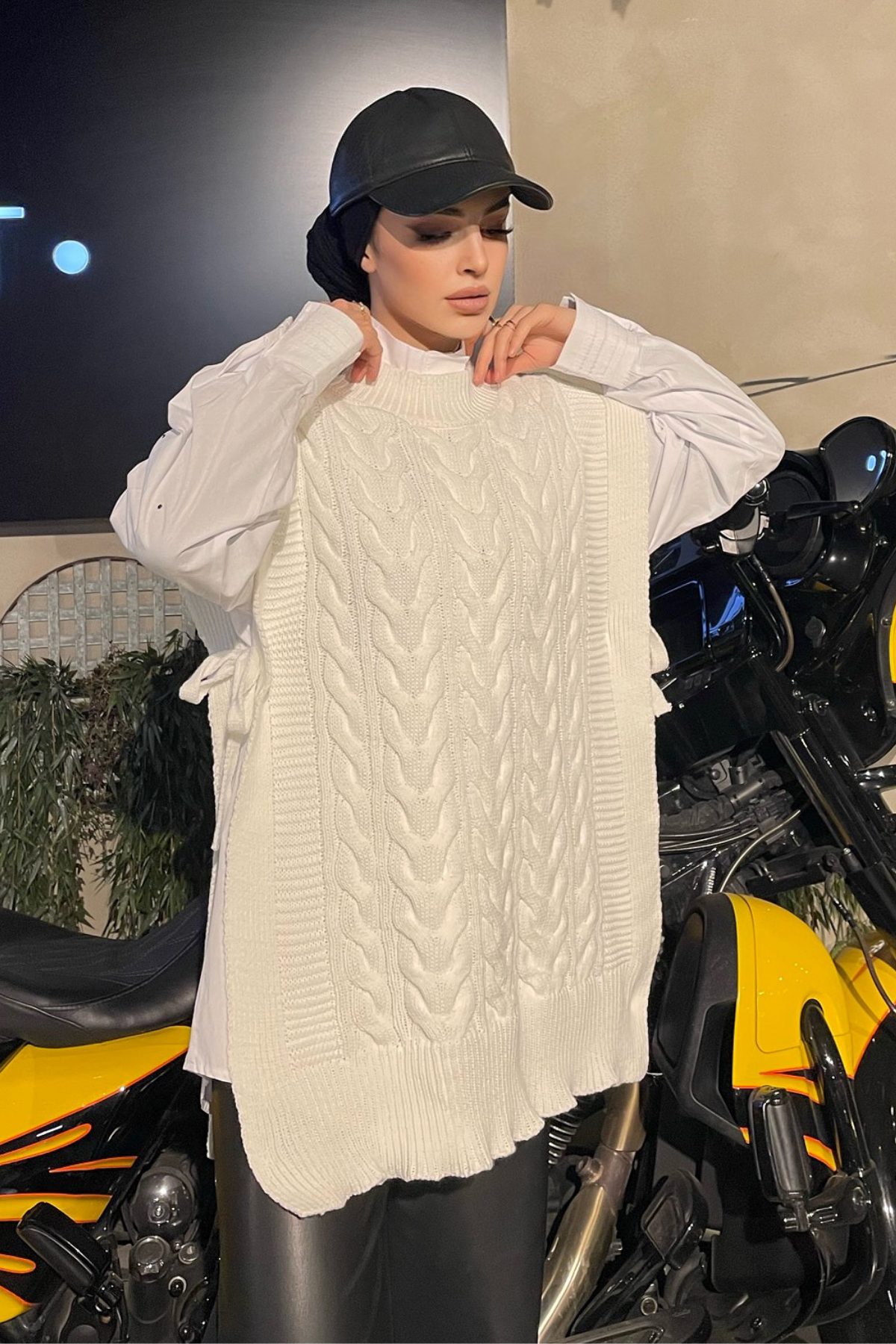 Yanı Bağcıklı Triko Süveter EKRU