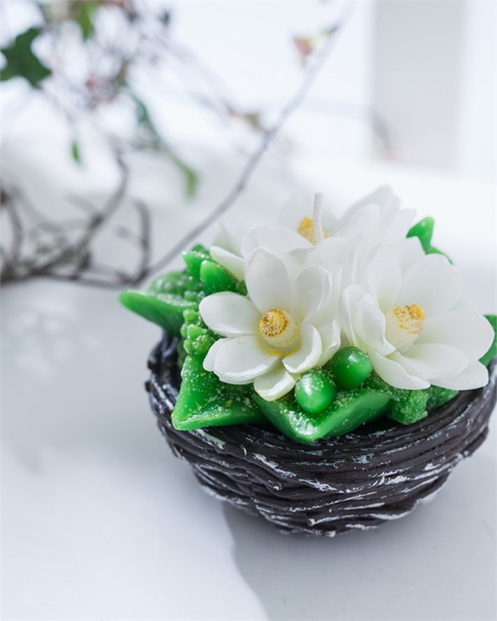 3 Lily in Basket Büyük Mum 12,0x10,5 cm Beyaz