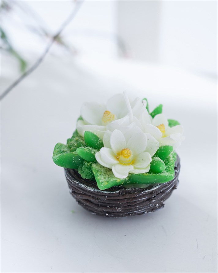 3 Lily in Basket Küçük Mum 8x7 cm Beyaz