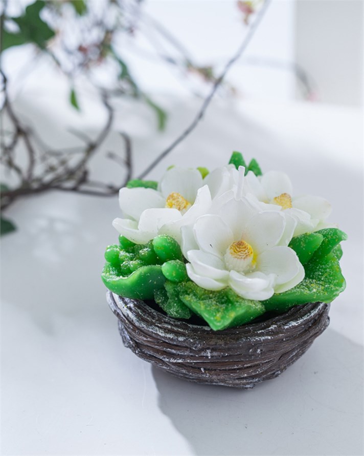 3 Lily in Basket Orta Mum 10,5x8,5 cm Beyaz