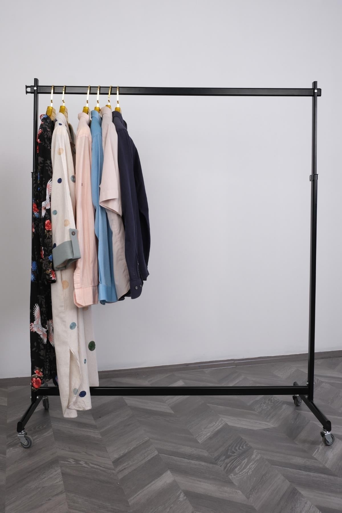 Yandan Çıkmalı Tekli Ayarlı Lüks Boyalı Stand