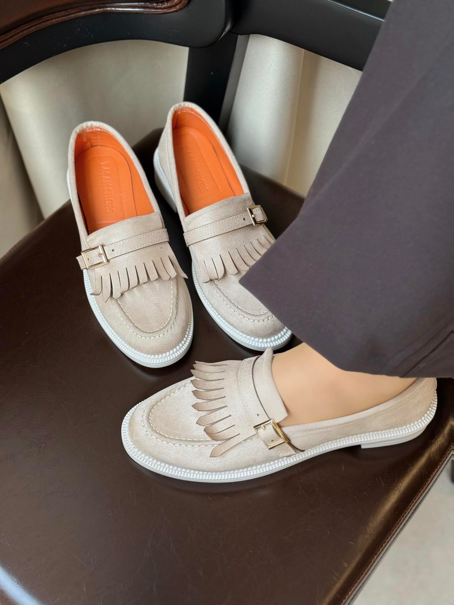 Jesy Püsküllü Toka Detaylı Bej Loafer