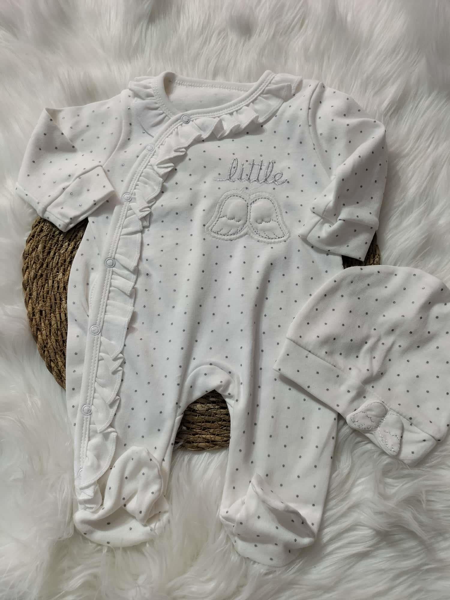 BEBEK MELEK KANAT DETAYLI ŞAPKALI FIRFIRLI ŞAPKALI TULUM