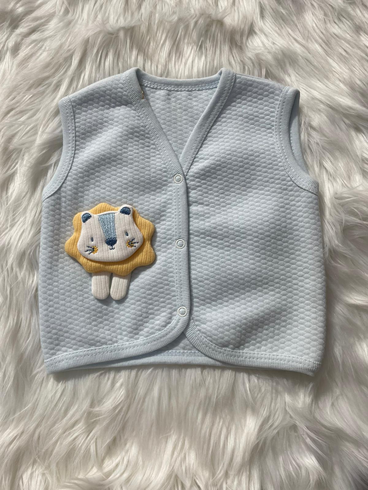 BEBEK MAVİ DOKUMA ASLAN DESENLİ YELEK