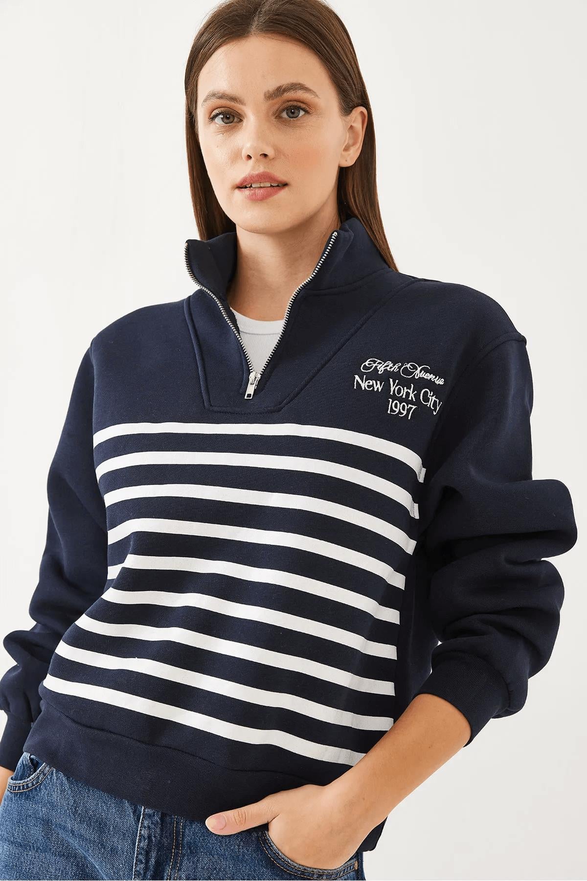 Altı Çizgili Yarım Fermuarlı Sweat