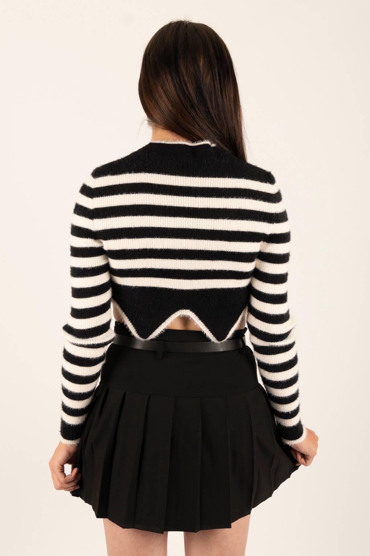 Altı Taşlı Çizgili Crop Kazak