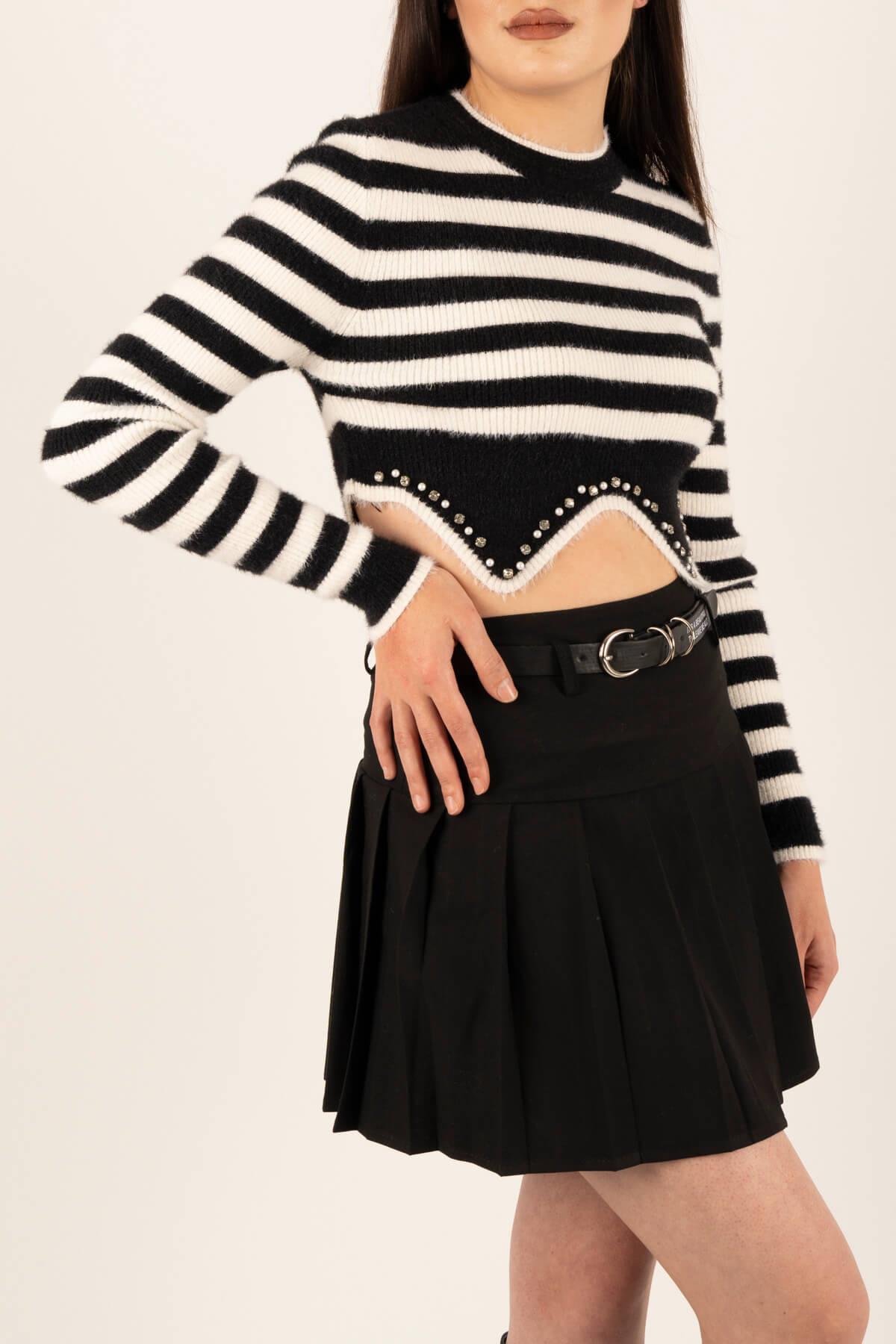 Altı Taşlı Çizgili Crop Kazak