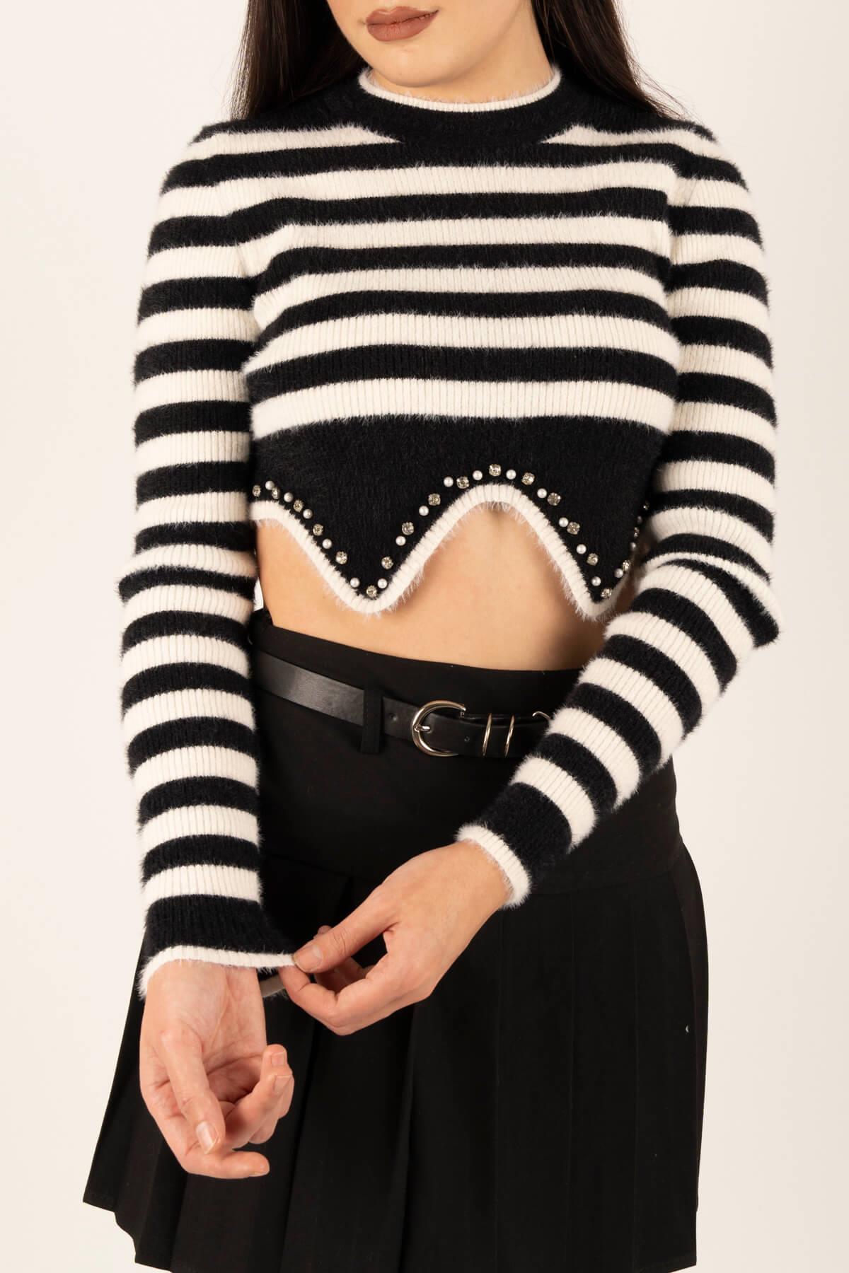 Altı Taşlı Çizgili Crop Kazak