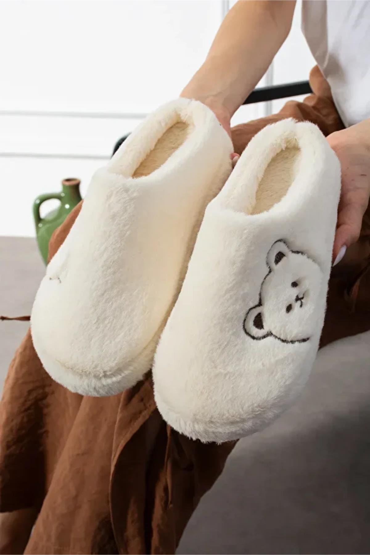 Ayıcık Nakışlı Peluş Ev Terliği