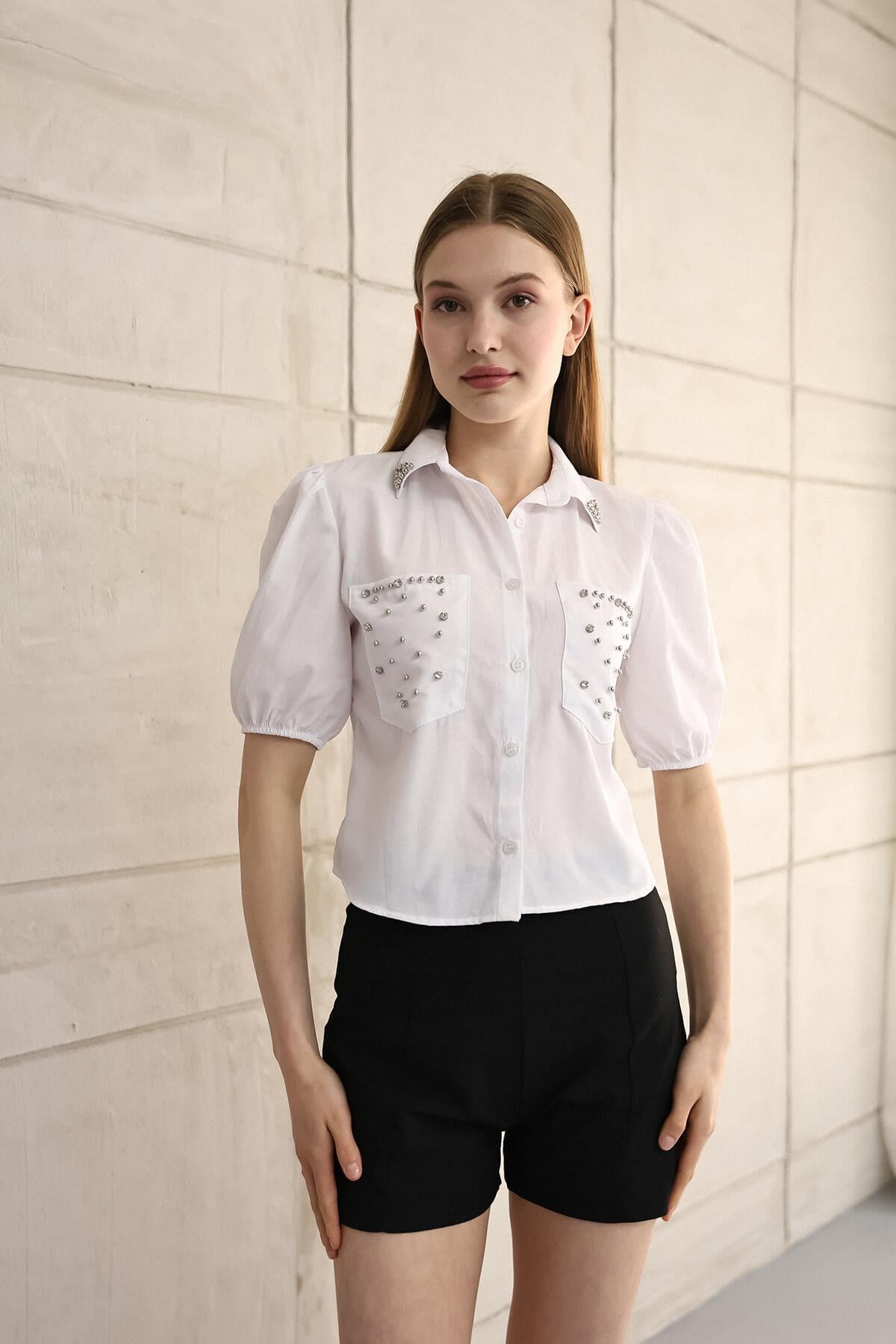 Cep ve Yaka Taşlı Balon Kol Gömlek