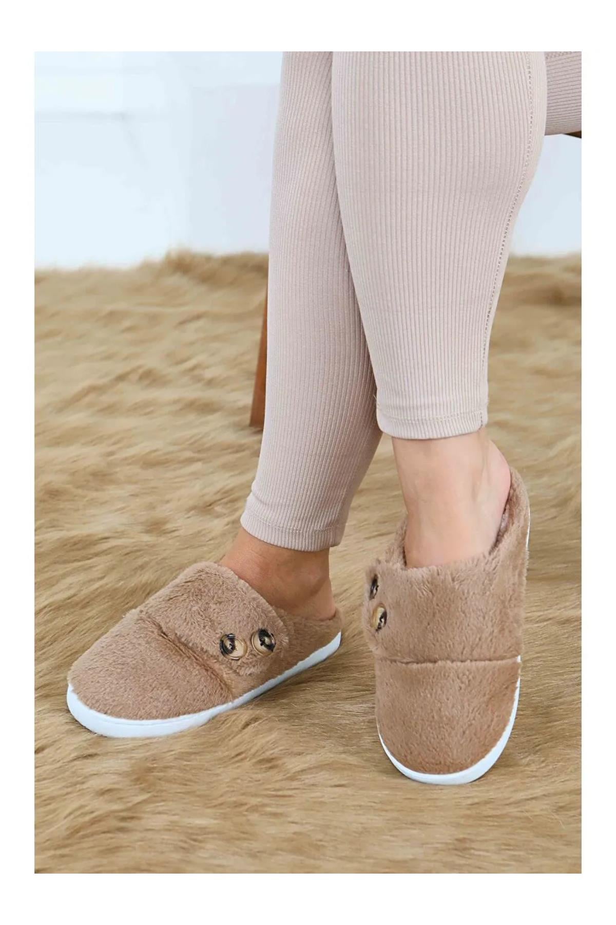 Düğme Detaylı Peluş Ev Terliği