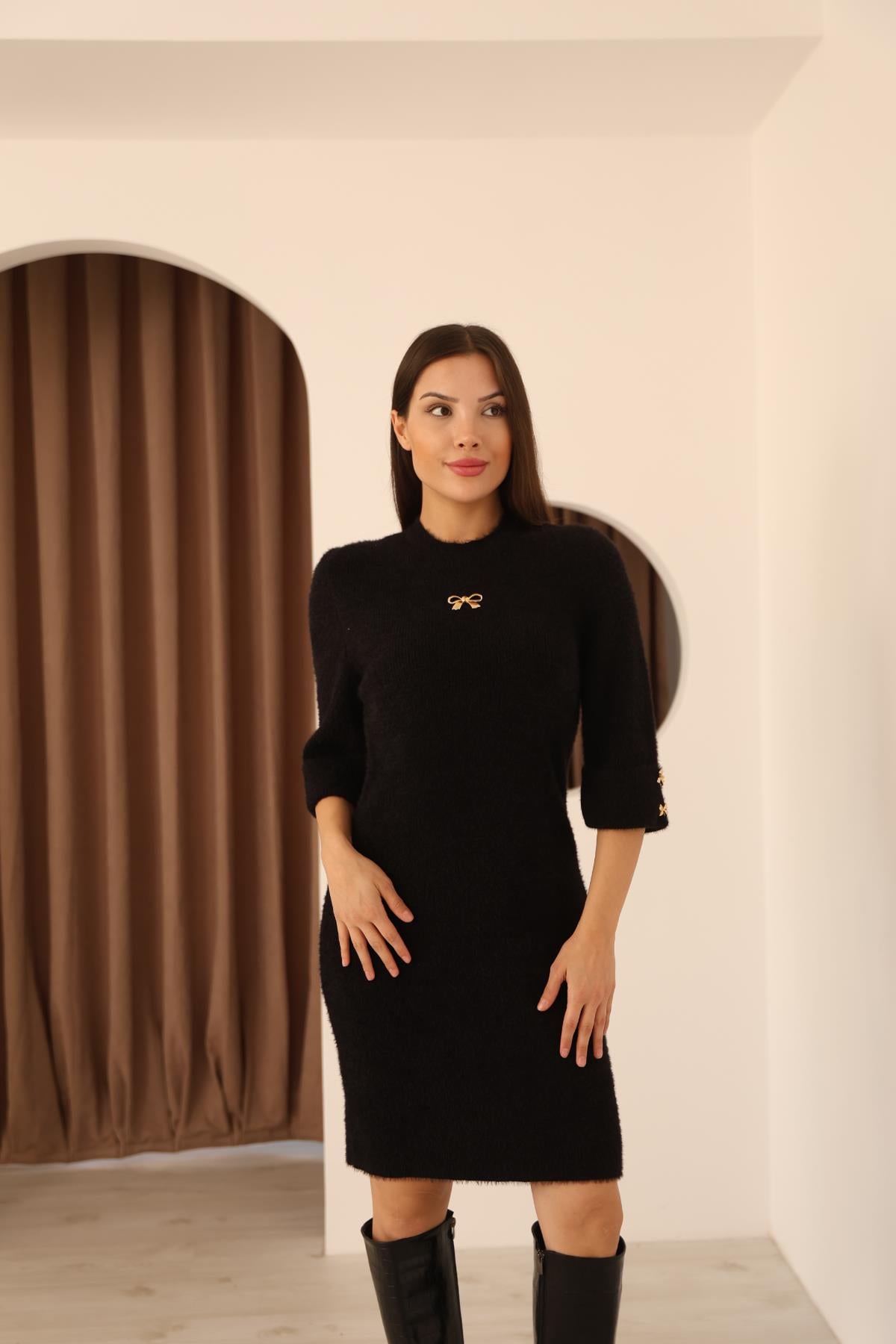 Fiyonk Broşlu Sakal Elbise