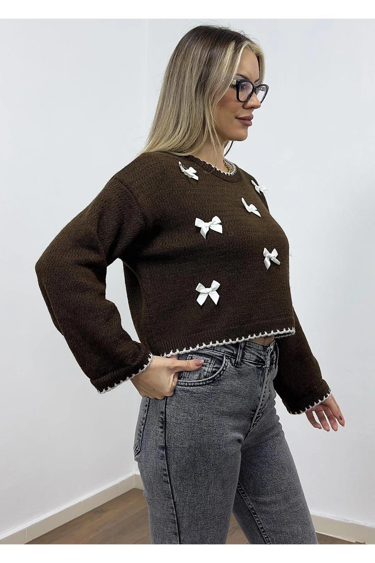 Fiyonk Detaylı Triko Örme Salaş Kısa Kazak