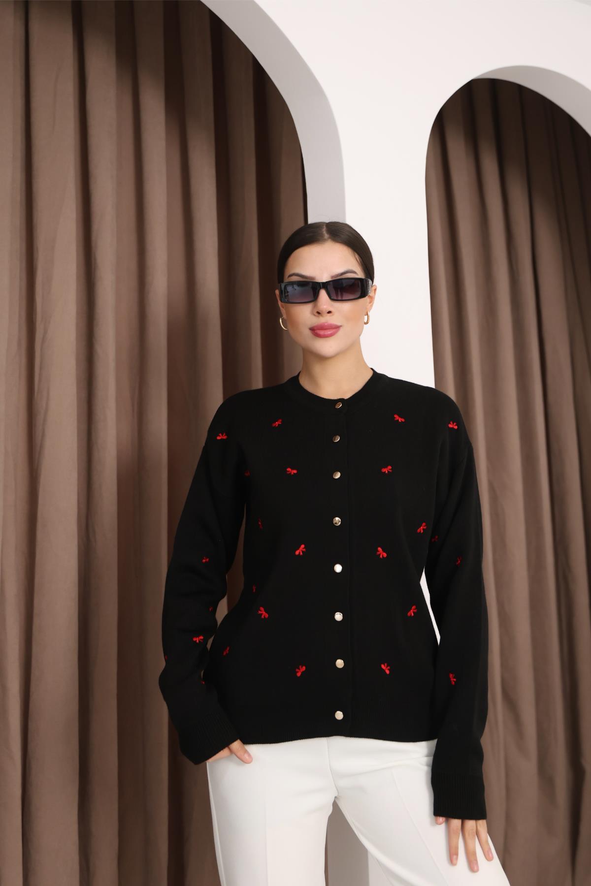 Fiyonk İşlemeli Bisiklet Yaka Hırka