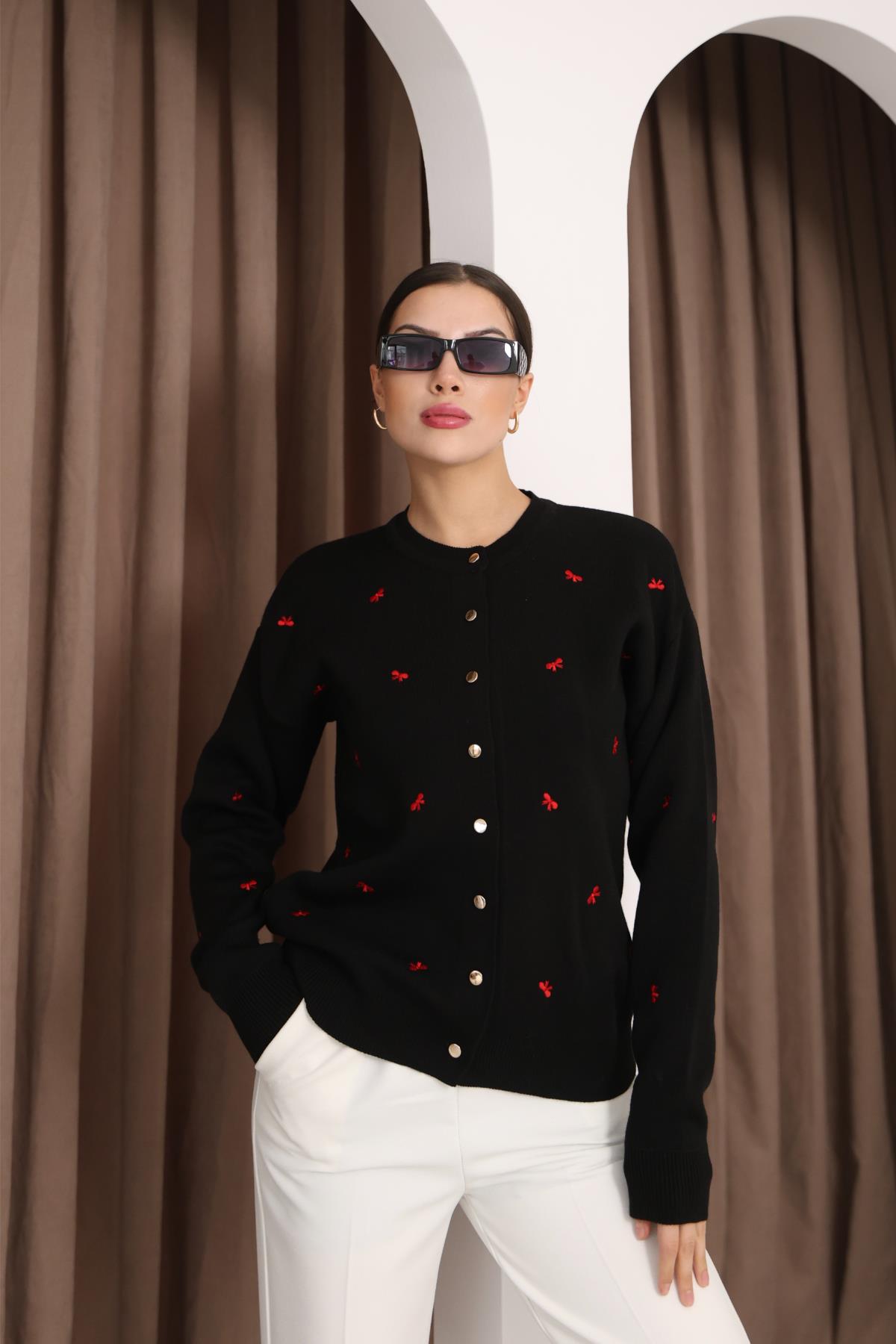 Fiyonk İşlemeli Bisiklet Yaka Hırka