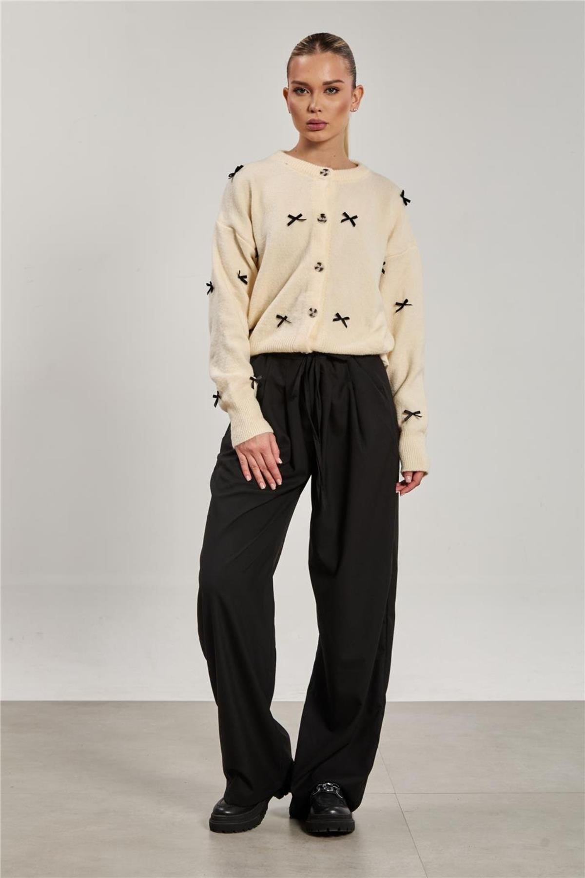 Fiyonklu Düğmeli Triko Hırka