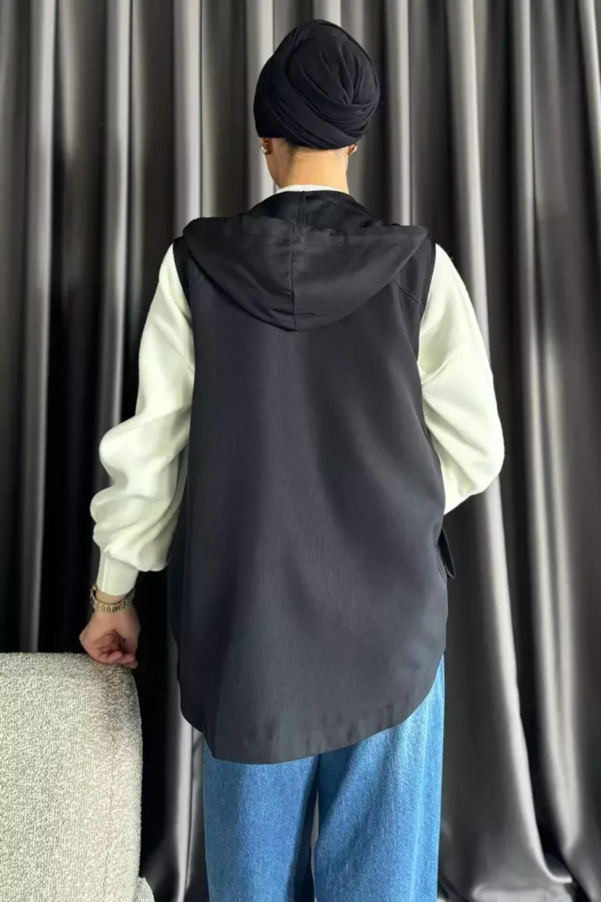 Kapüşonlu Düğme Detaylı Yelek