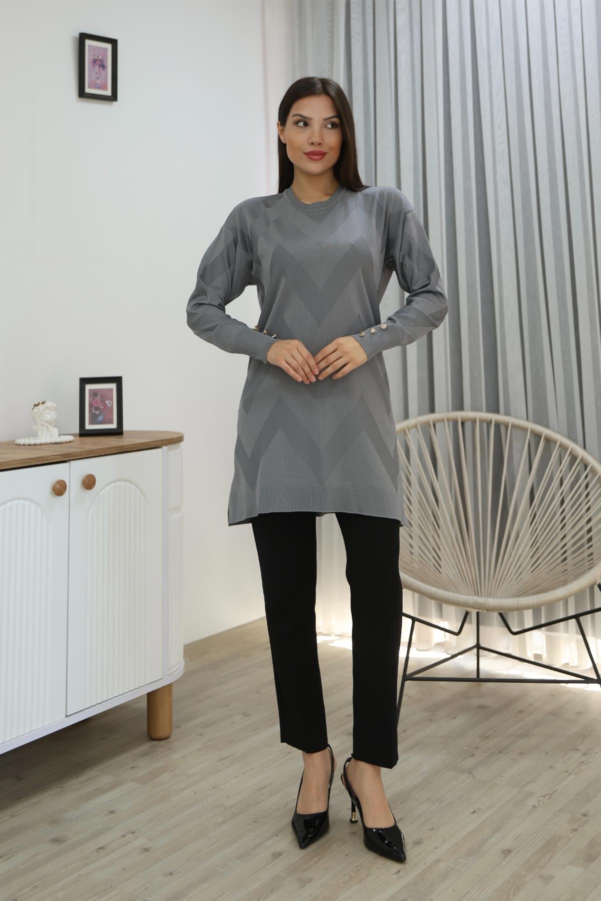 KENDİNDEN DESENLİ KOLU DÜĞMELİ TUNİK