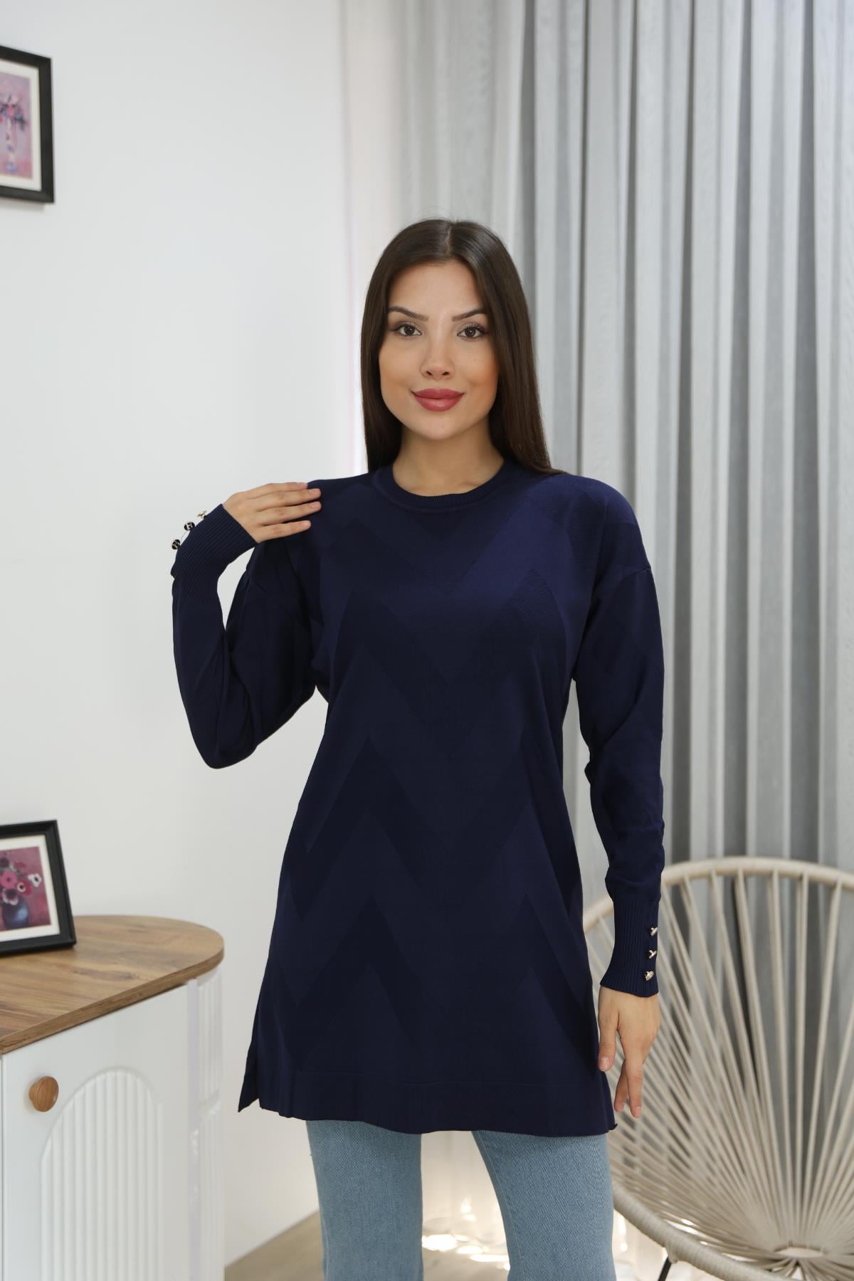 KENDİNDEN DESENLİ KOLU DÜĞMELİ TUNİK