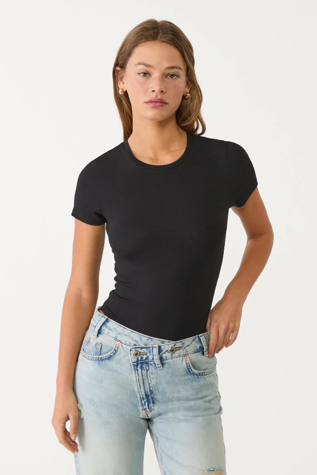 Kısa Kol Bisiklet Yaka Bodysuit
