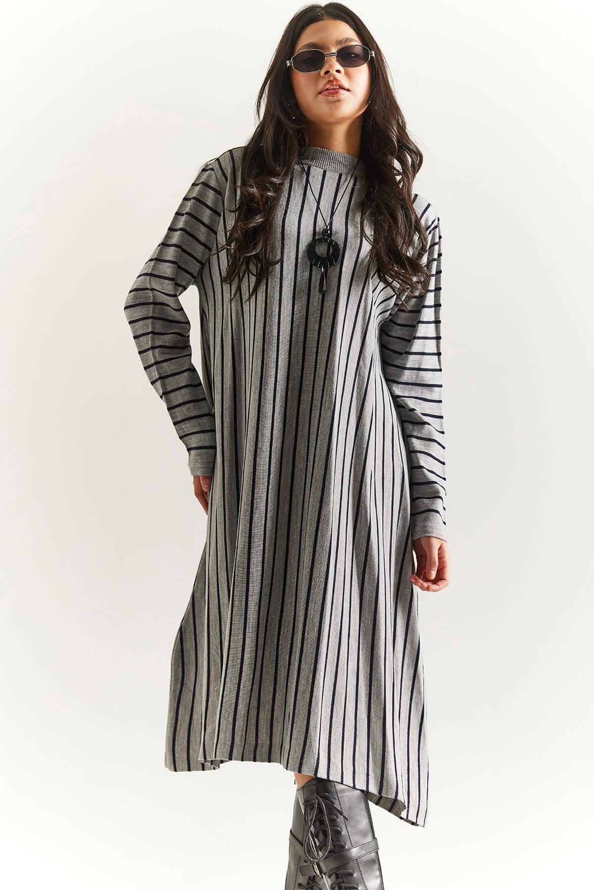 Kolyeli Çizgili Tunik