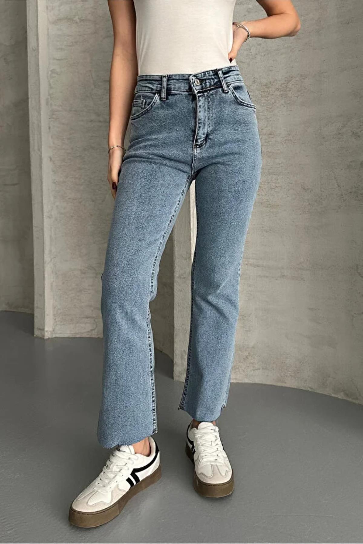 Paça Kesik Likralı Mom Jeans Pantolon