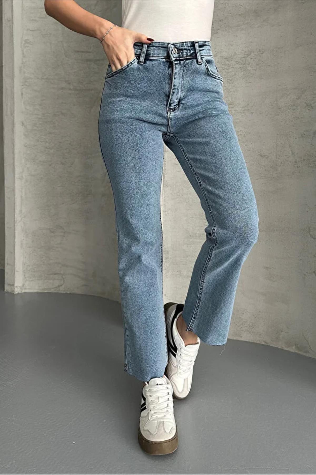 Paça Kesik Likralı Mom Jeans Pantolon