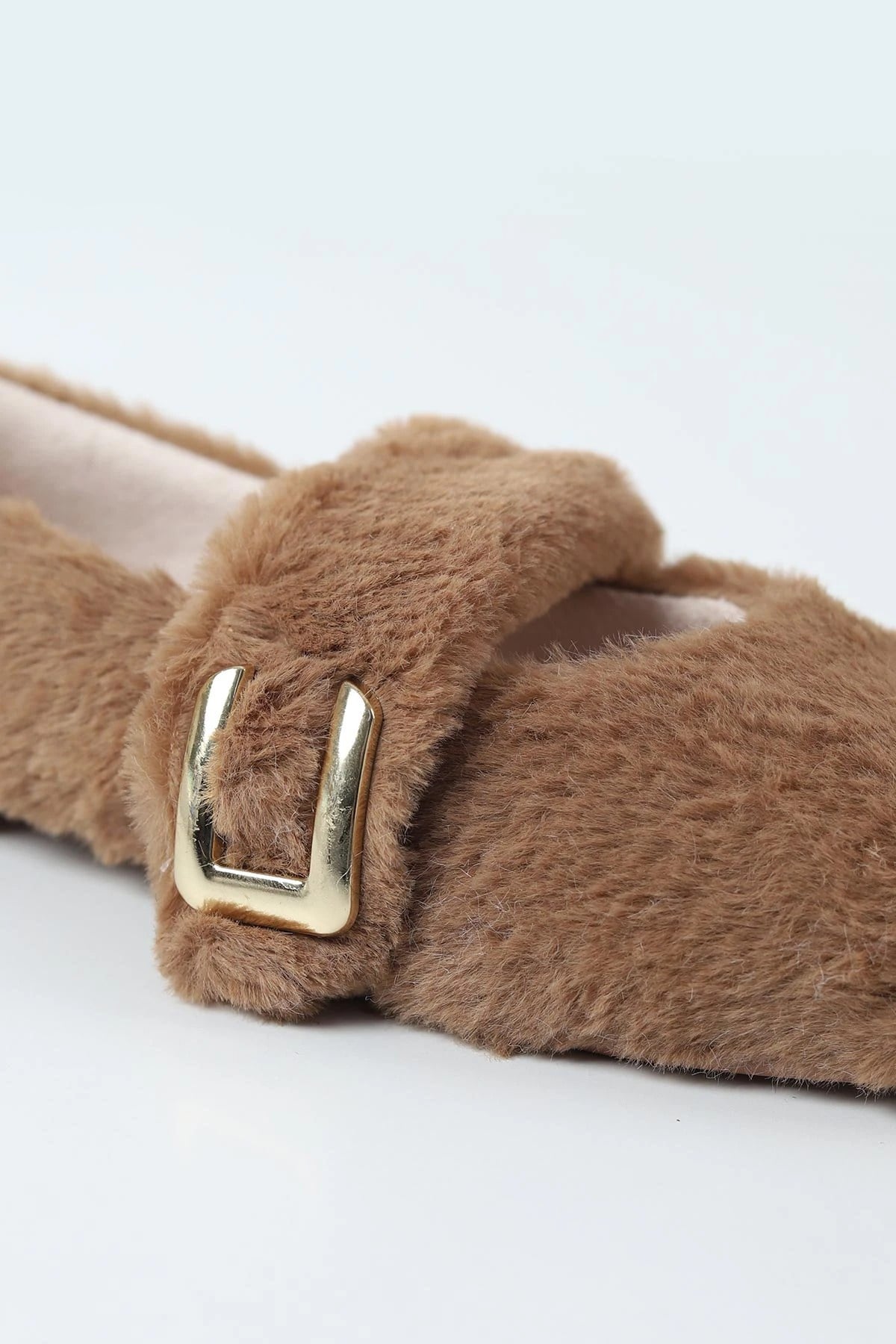Peluş Toka Detaylı Kadın Ev Babeti