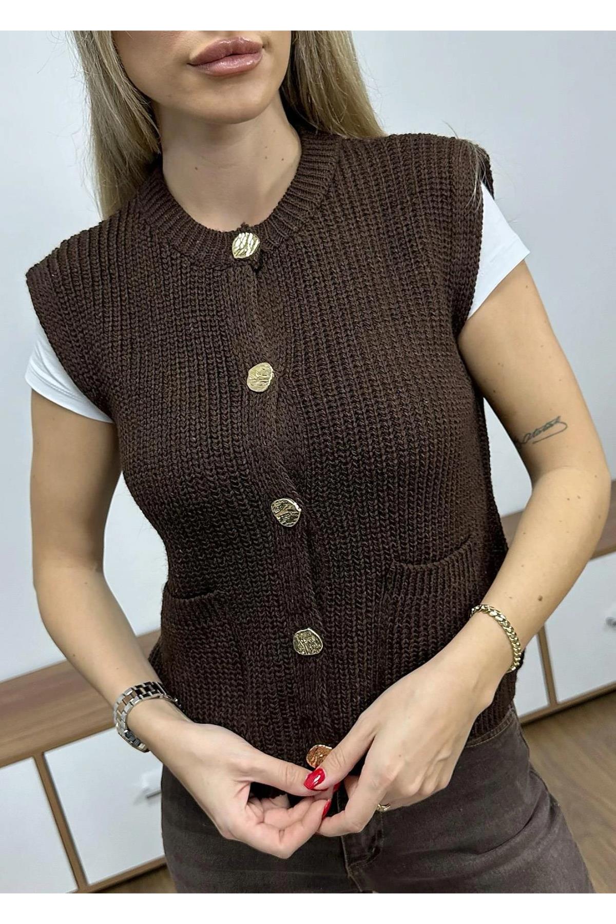 Sıfır Kol Düğmeli Triko Hırka
