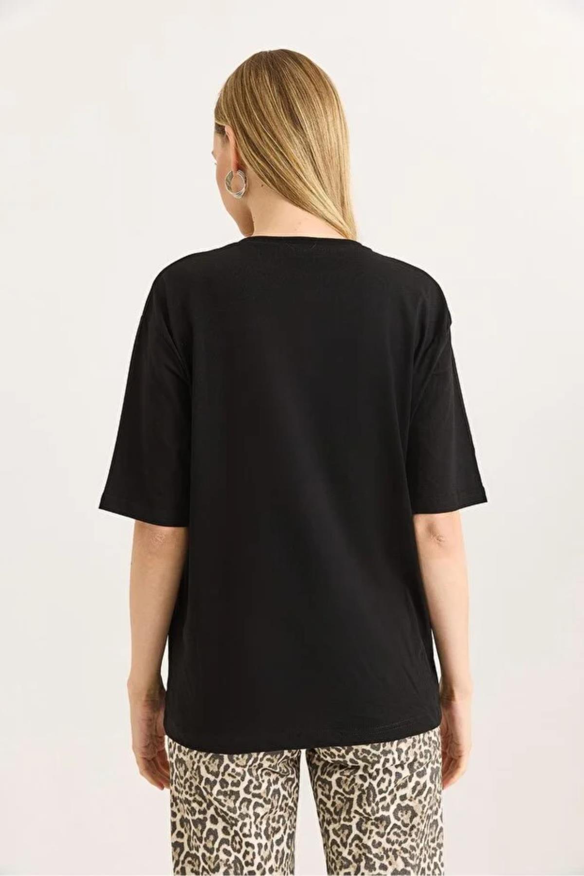 Taşlı Kalp Dekolteli Bisiklet Yaka Tshirt