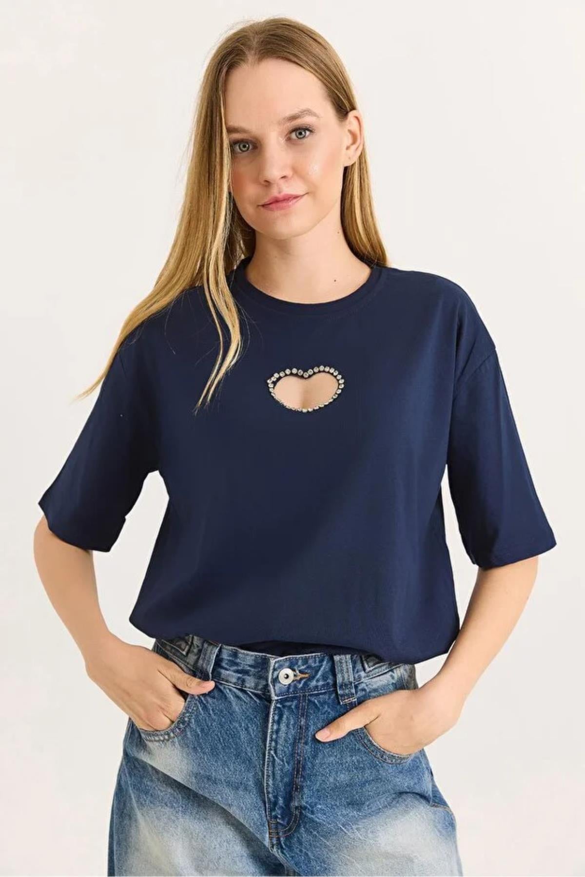 Taşlı Kalp Dekolteli Bisiklet Yaka Tshirt