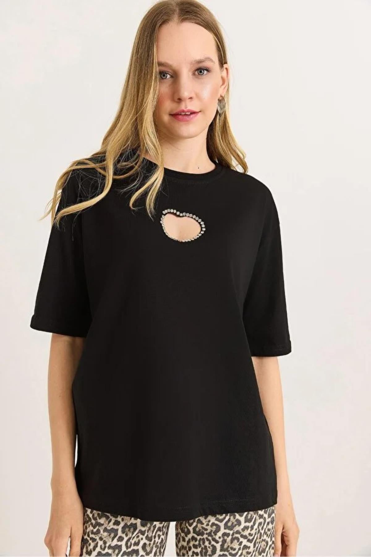 Taşlı Kalp Dekolteli Bisiklet Yaka Tshirt
