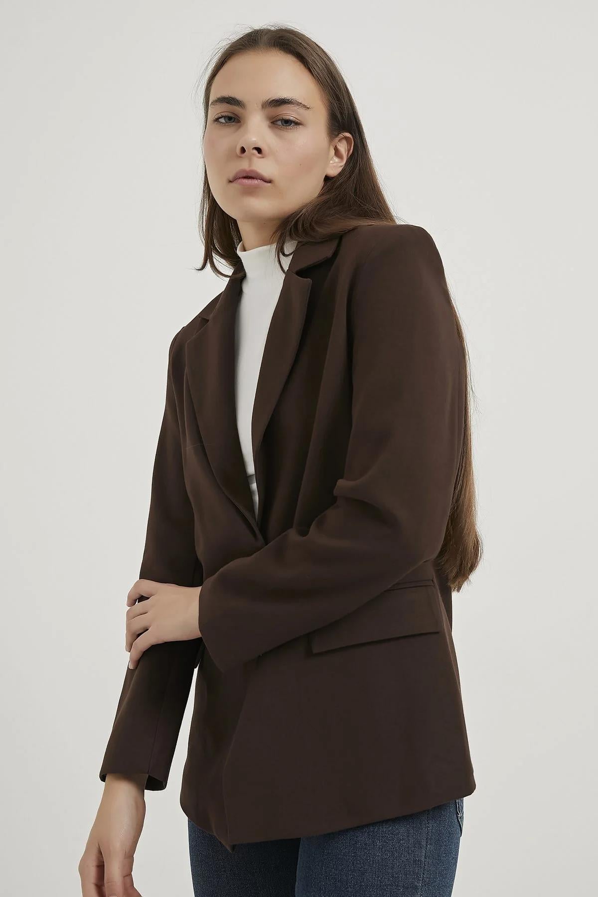 Tek Düğmeli Cep Kapaklı Poliviskon Ceket