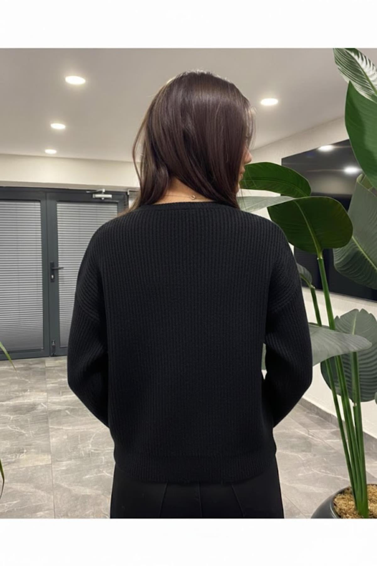 V Yaka Düğmeli Triko Hırka