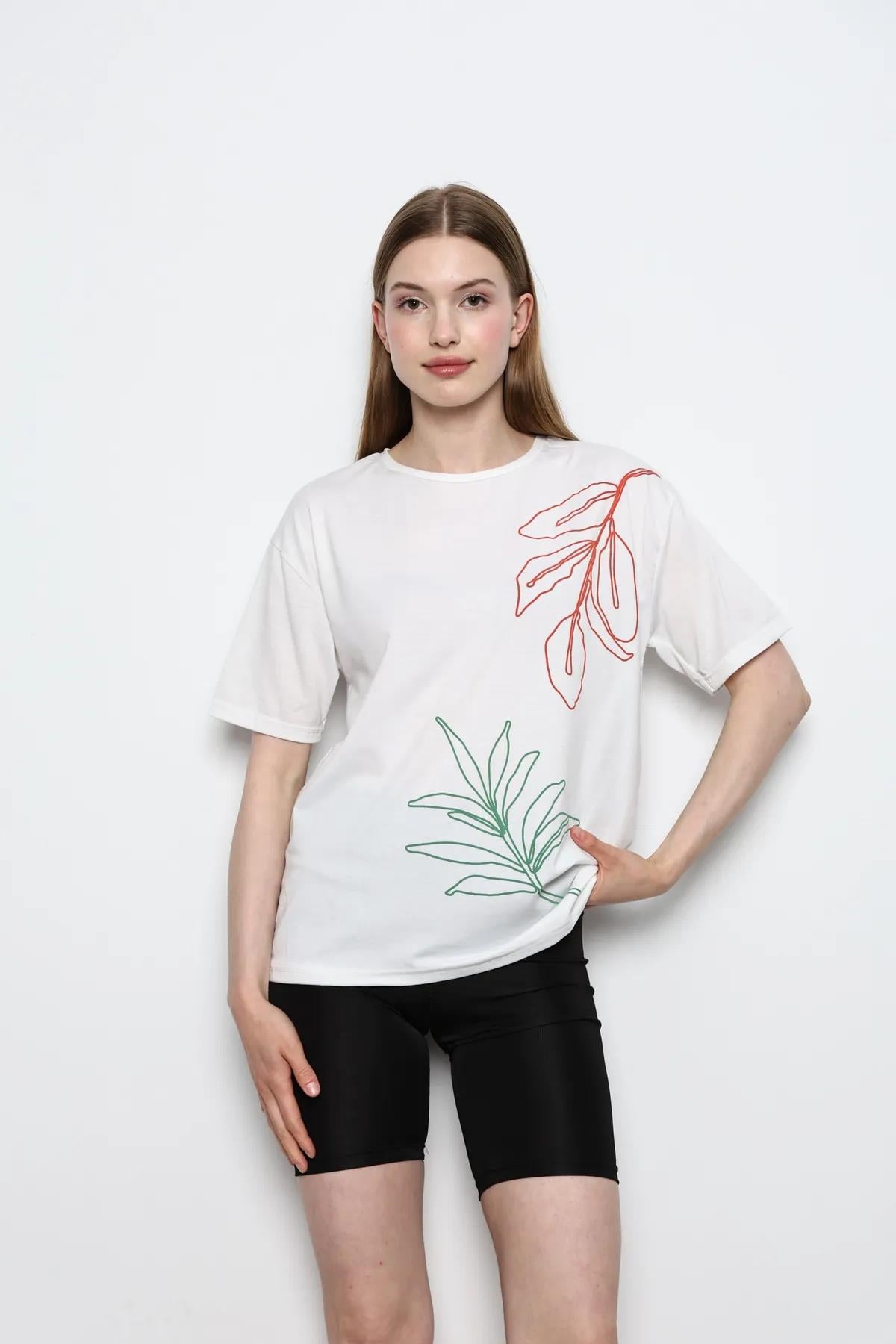Yaprak Desenli Bisiklet Yaka Kısa Kol T-shirt