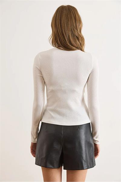 Aksesuar Detaylı Kruvaze Yaka Fitilli Bluz