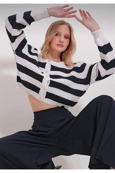 Çizgi Desenli Düğme Kapamalı Triko Örme Hırka